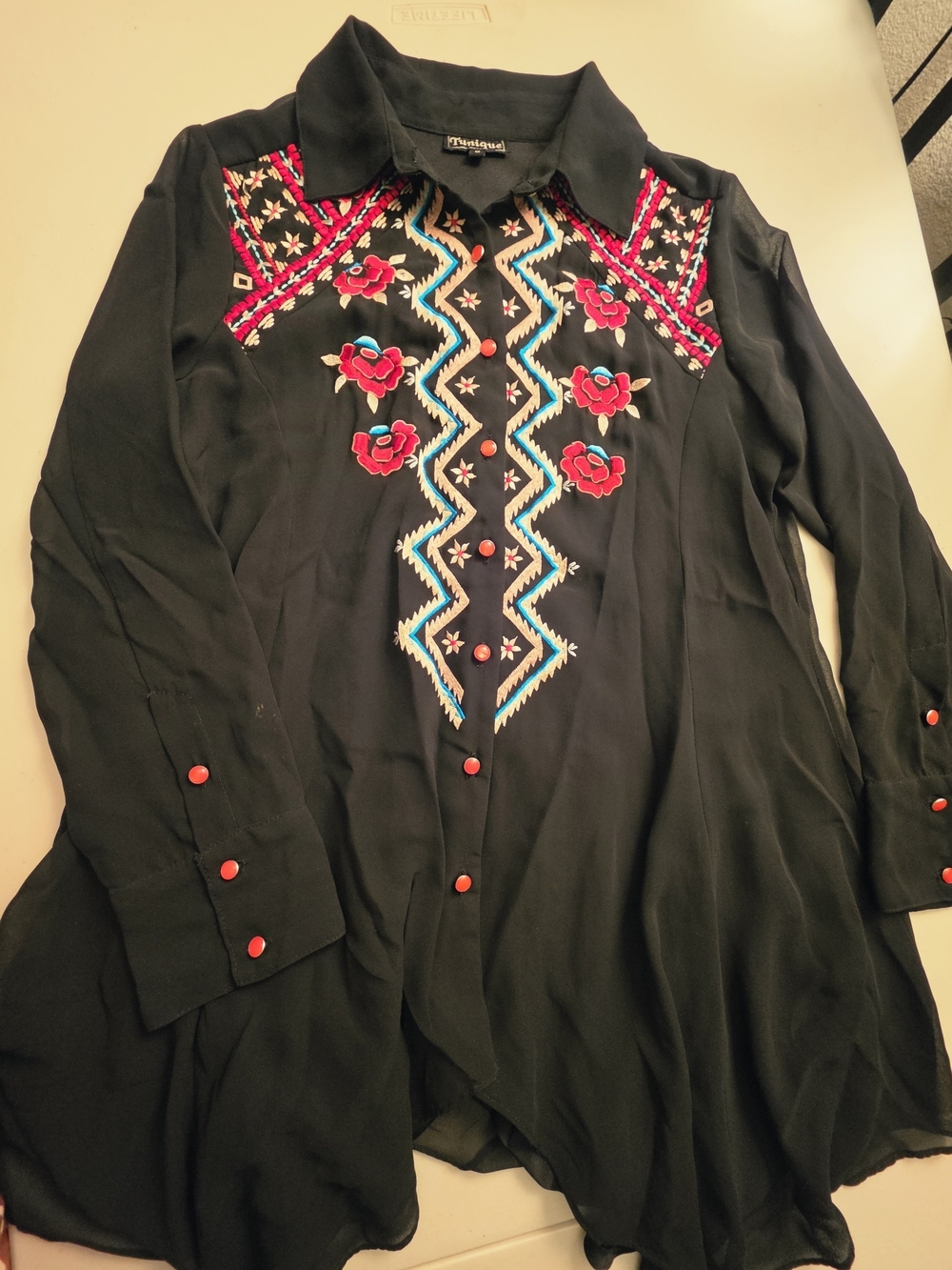 Tunique Black Tunic with and red Embroidered Accents